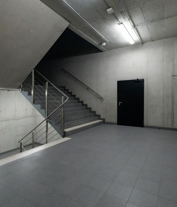 Contemporary office space feature spread with open floor plan and natural lighting